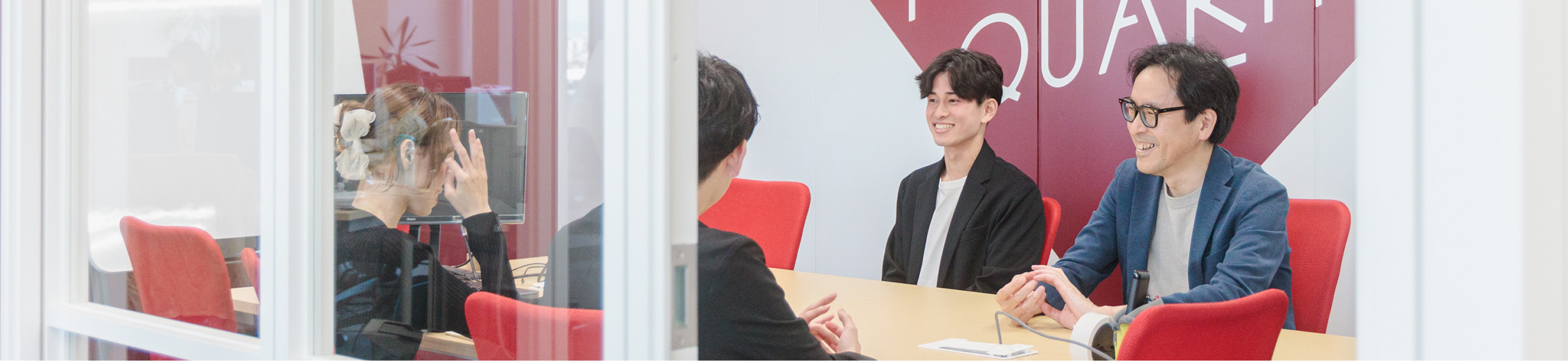 ミーティングを行うはた楽のスタッフ